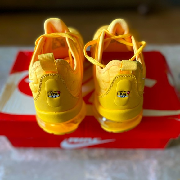 Nike Air VaporMax LIKE NEW!!! Yellow, worn once for ASU Homecoming!!! - Picture 2 of 3